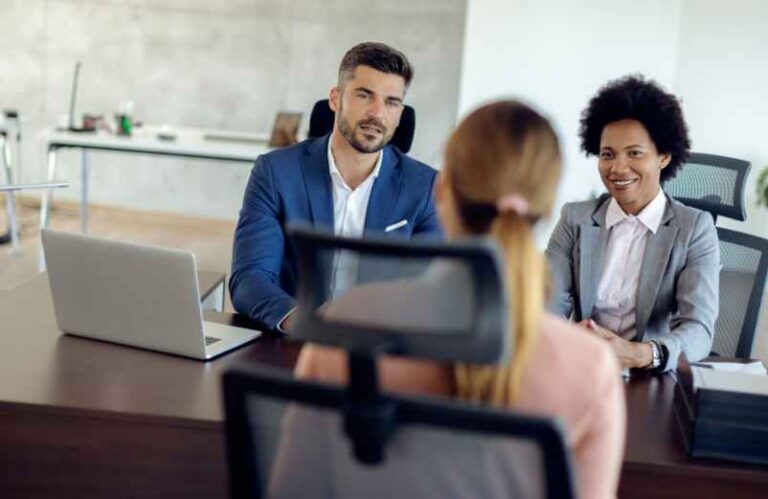 Comment annoncer une fin de période d’essai à un employé : exemples et