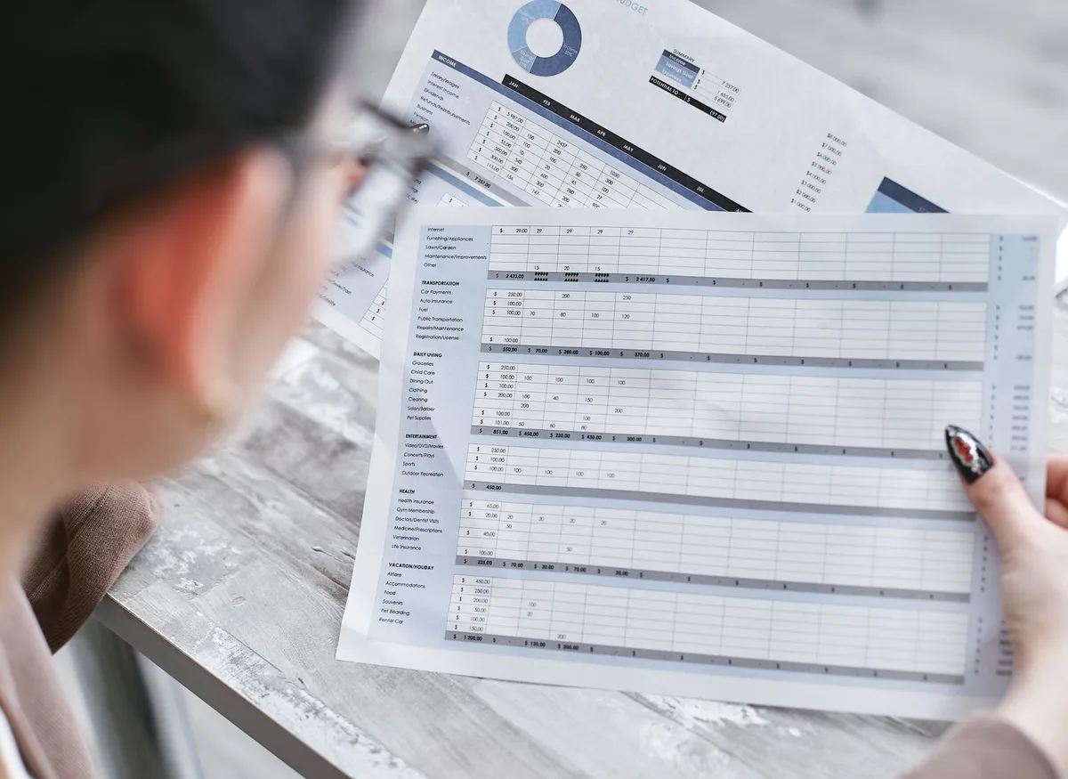 Matrice de compétences avec postes et niveaux de maîtrise dans un tableau structuré.