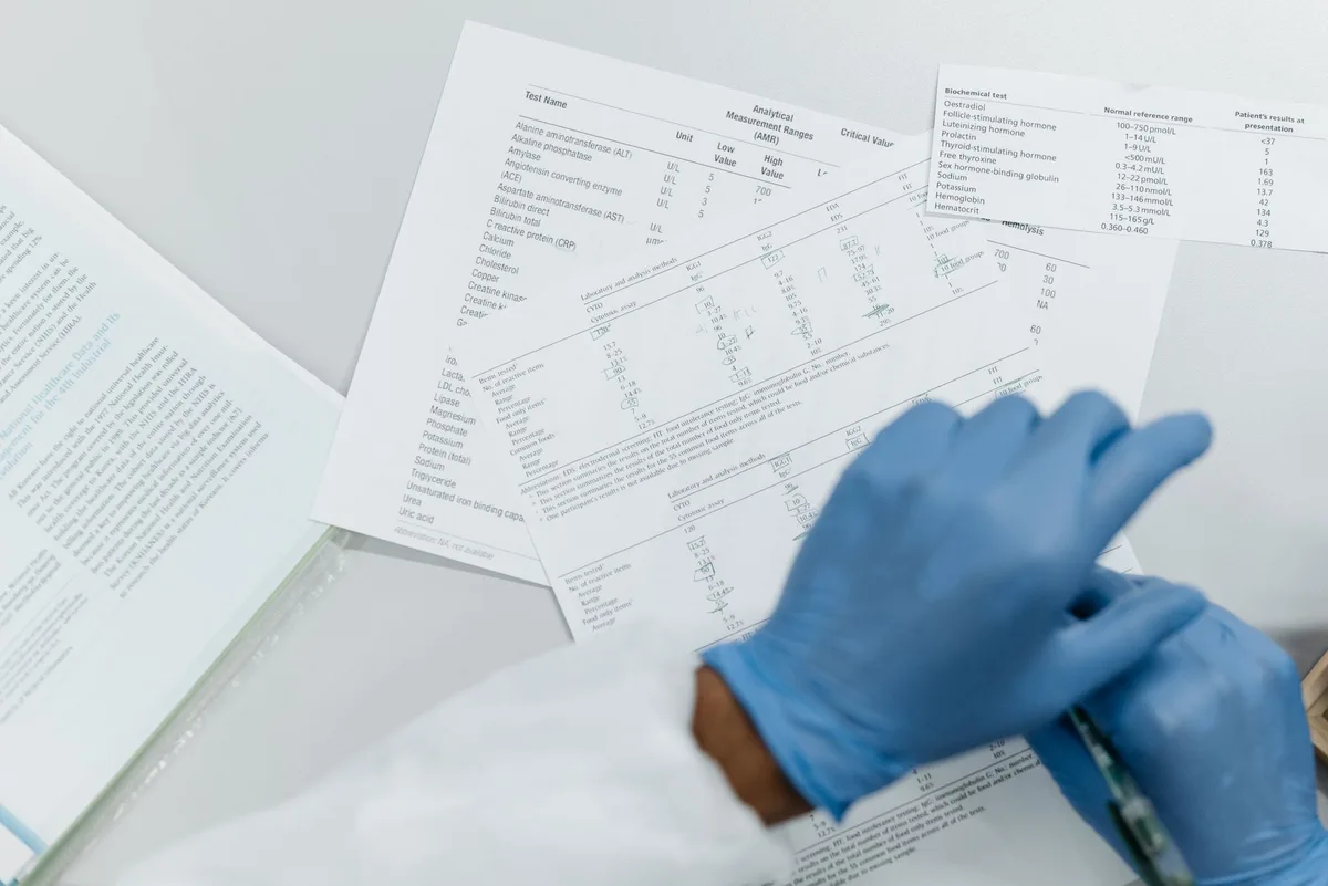 Résultats de tests et indicateurs de compétences affichés sur un tableau de bord