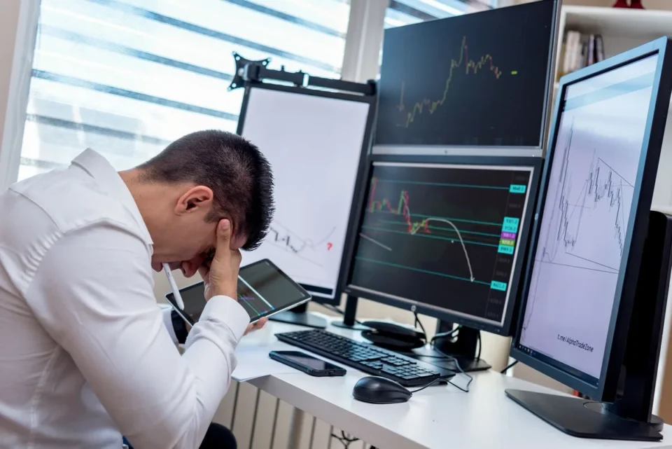 Écran de marché affichant des graphiques de volatilité et des données financières en temps réel