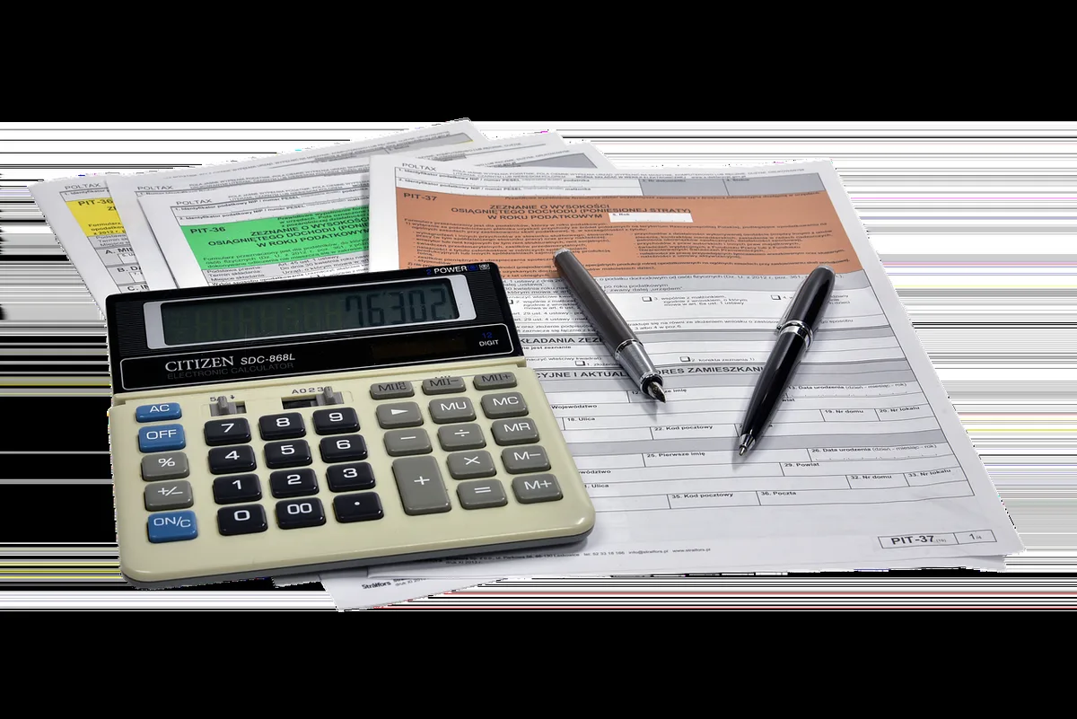 Documents fiscaux et calculatrice symbolisant le dispositif Madelin et la déductibilité