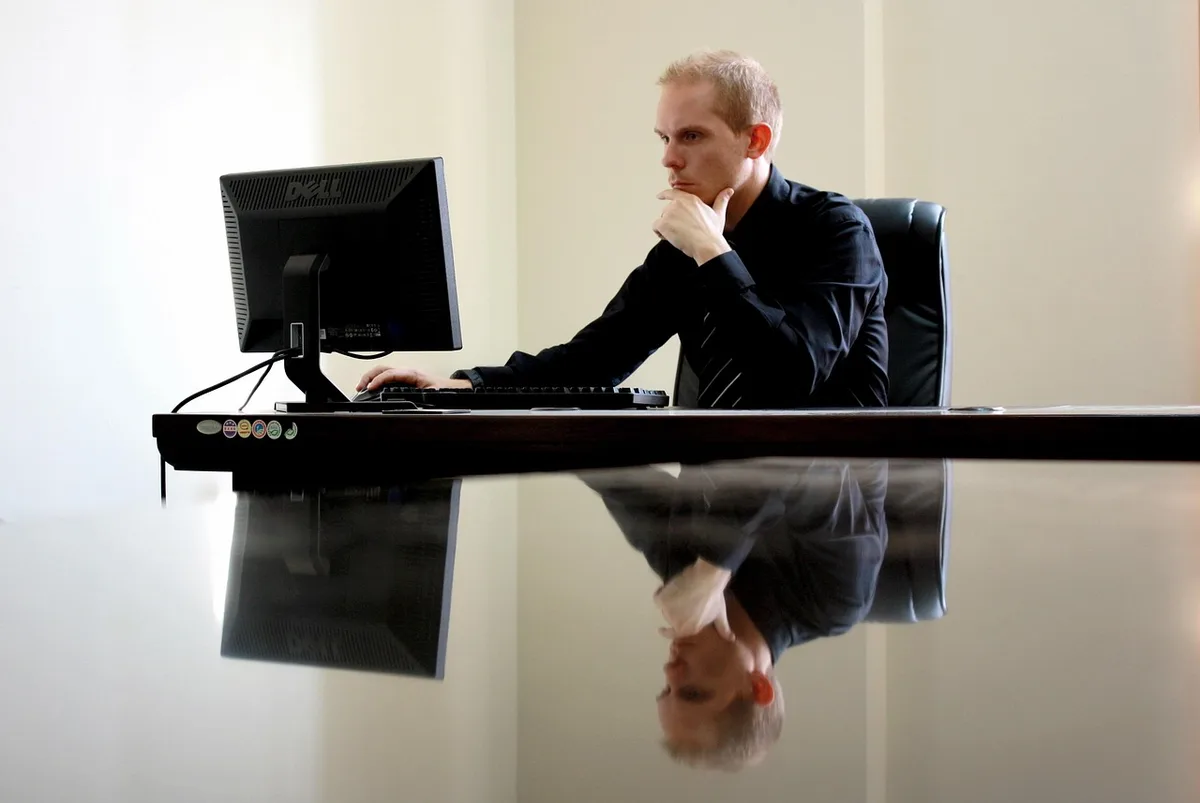 Discussion autour d'un contrat CDII dans un bureau d'agence d'intérim