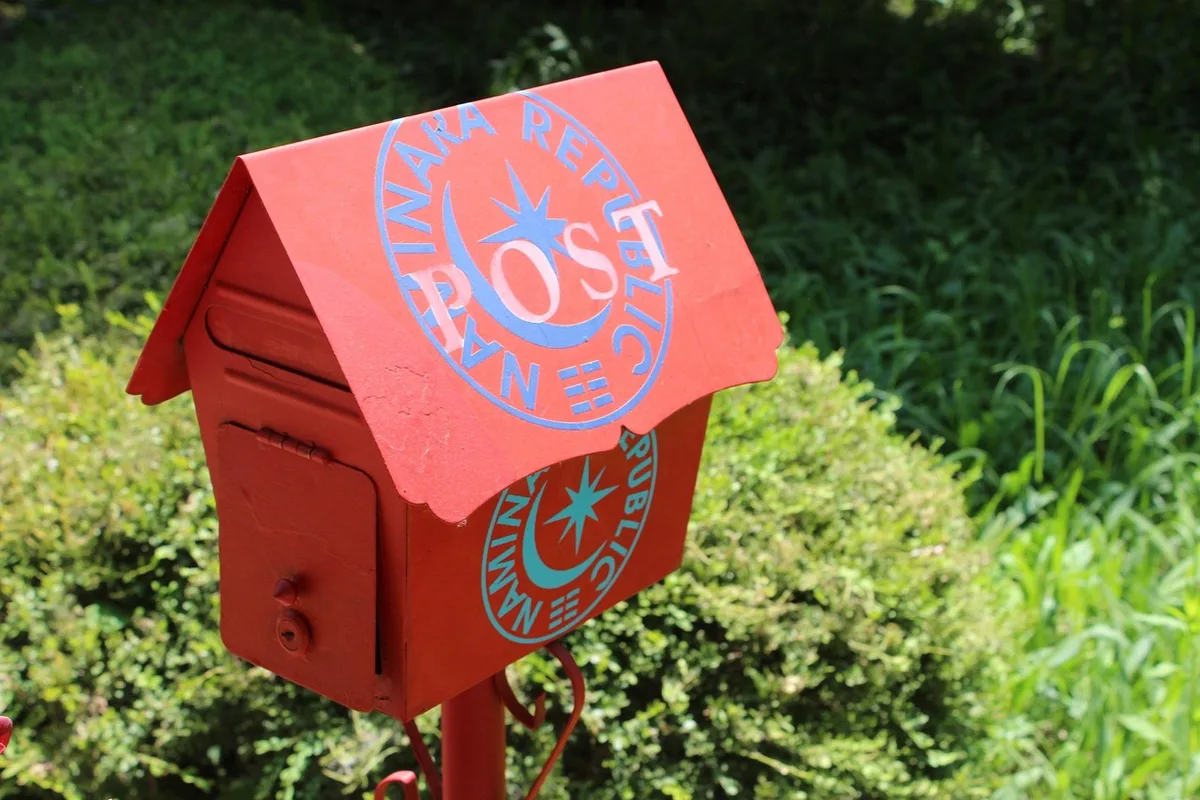 Enveloppe recommandée avec accusé de réception prête à être postée